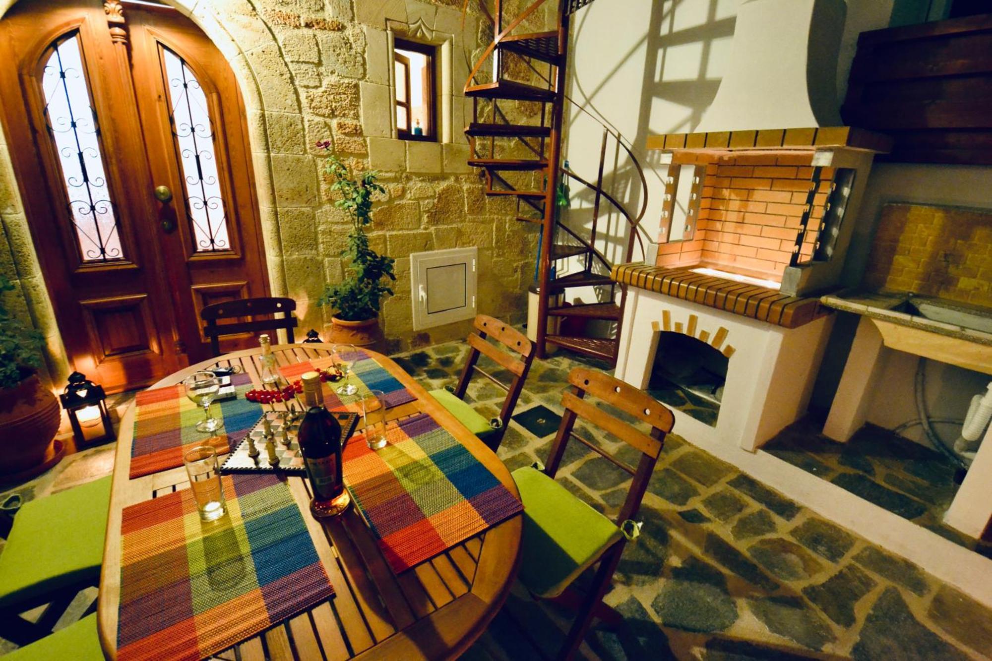 Villa Patitiri Traditional House With Hot Tub