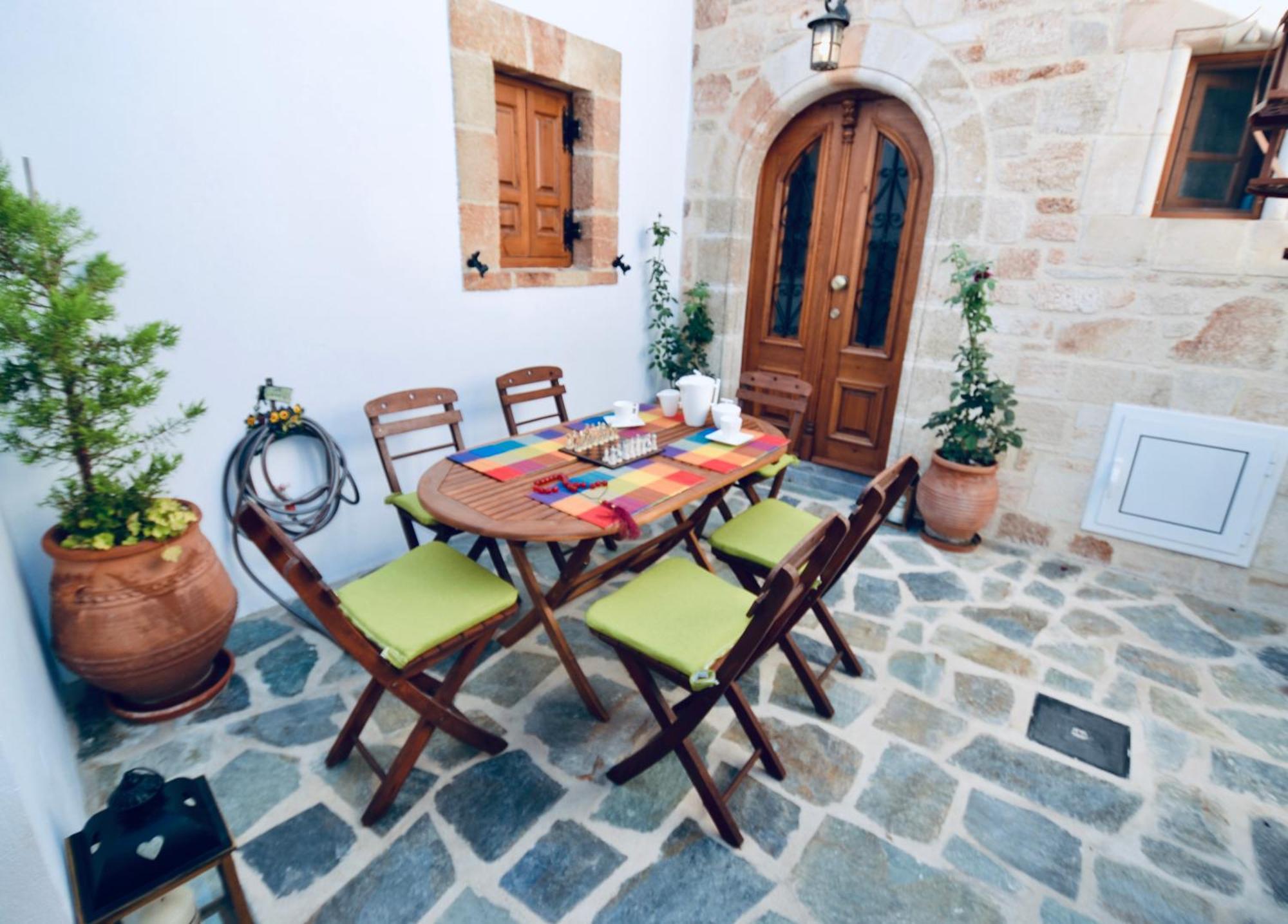Villa Patitiri Traditional House With Hot Tub