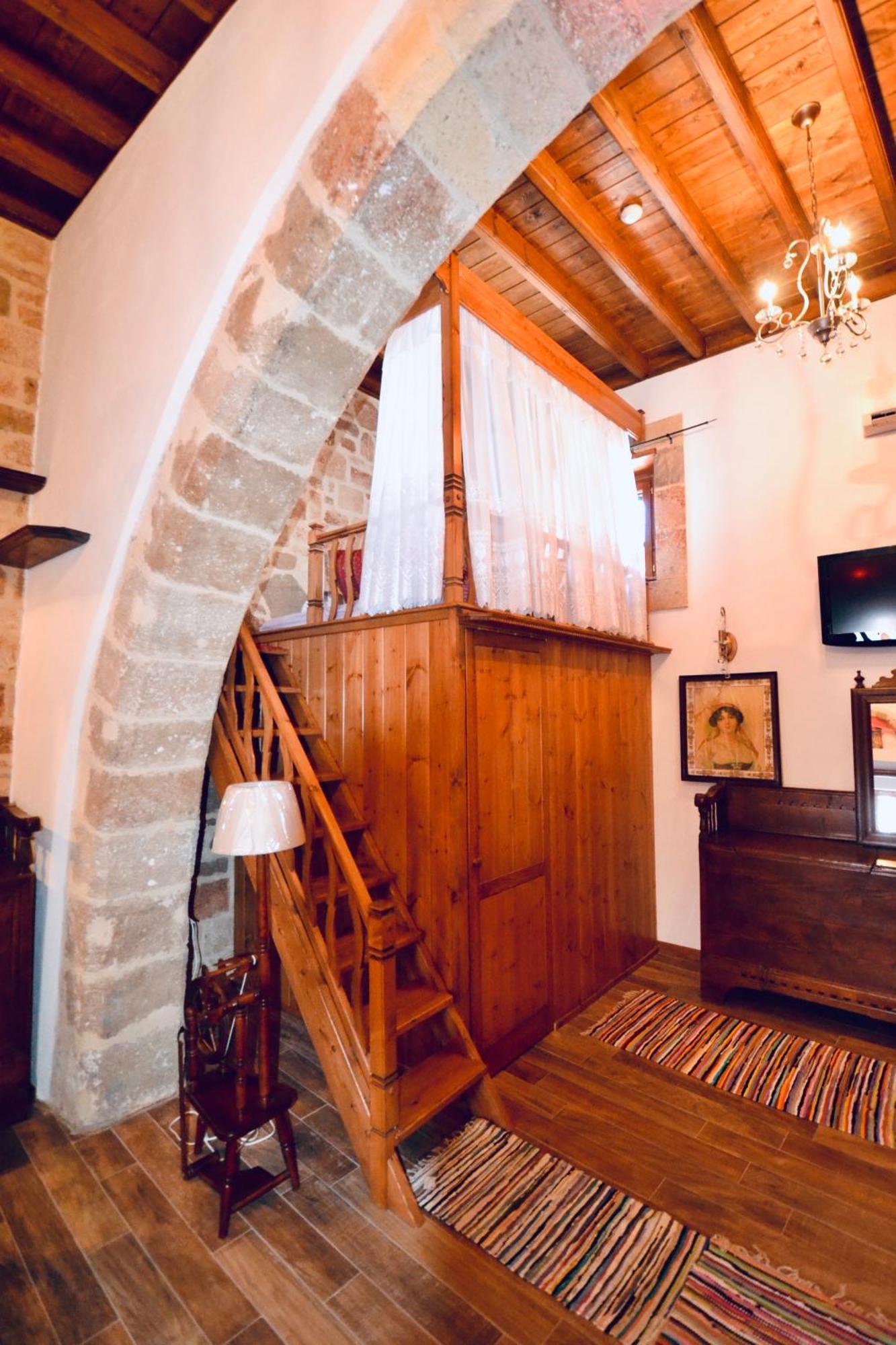 Patitiri Traditional House With Hot Tub Villa