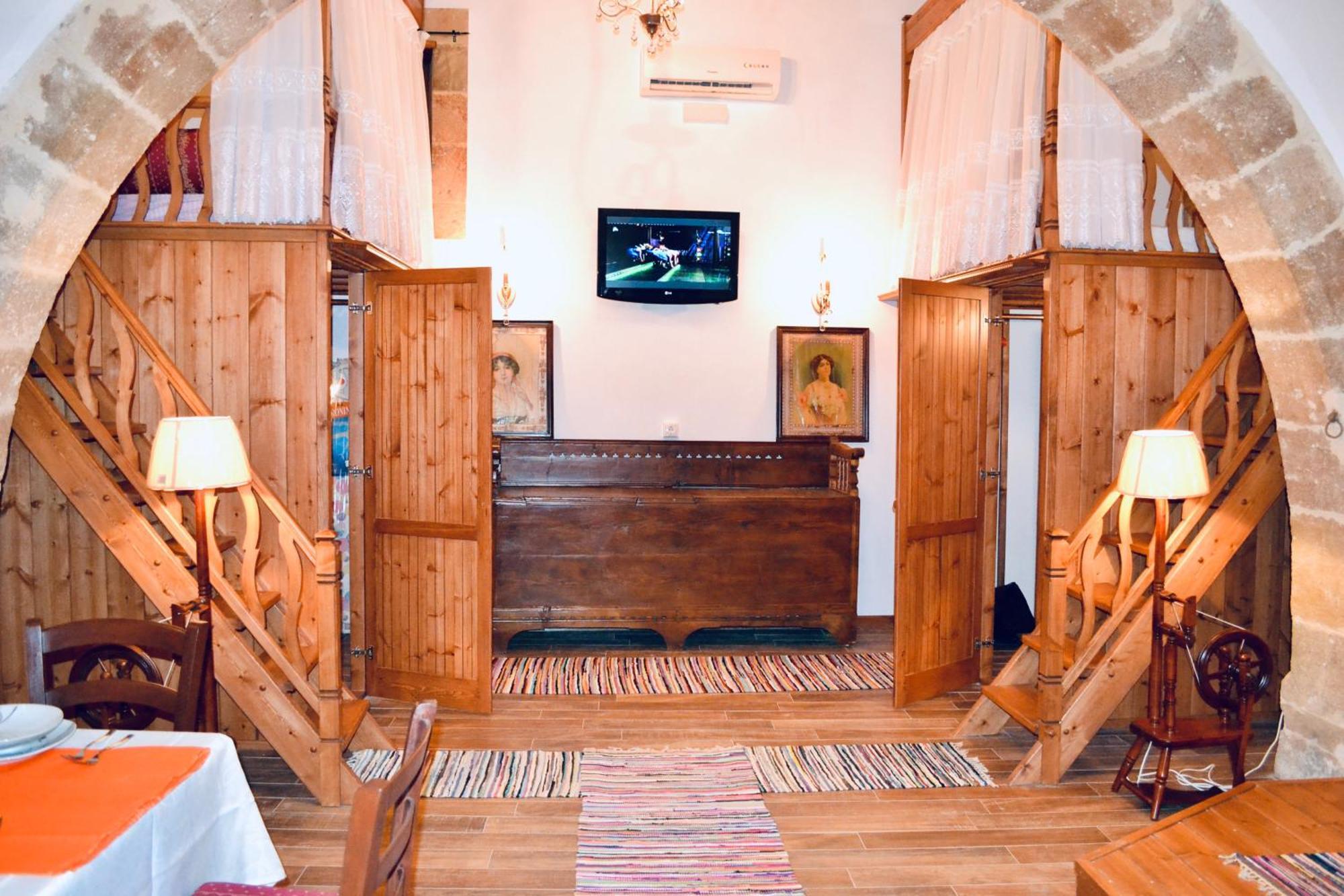 Patitiri Traditional House With Hot Tub Villa